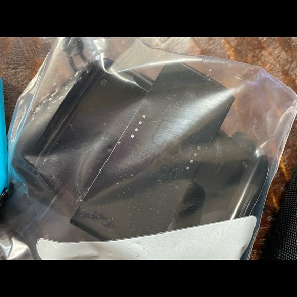 Nintendo - Switch 32GB Console - Neon Red/Neon Blue Joy-Con - Picture 4 of 10